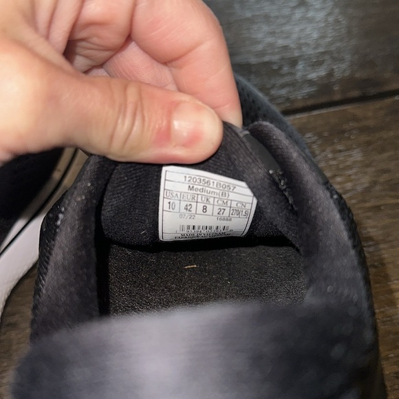 Brooks Ghost 14 Sneaker Size 10B Black & White - Picture 8 of 8